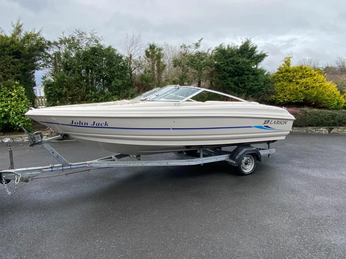 Larson 180 Bowrider - Image 2