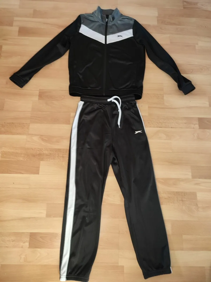 Tracksuit Junior -never worn - Image 4