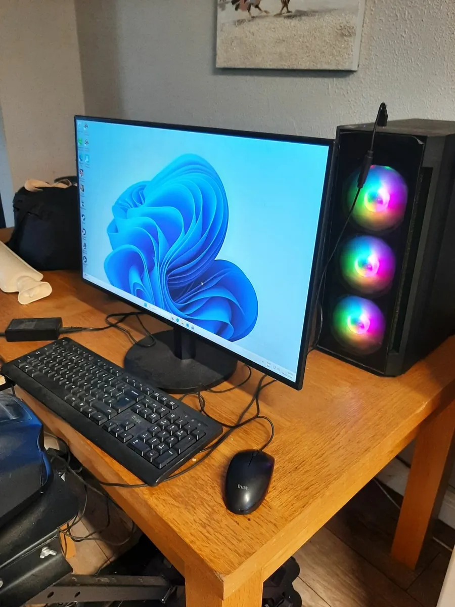 Gaming PC + KEYBOARD +MONITOR +LOGITECH G920 FULL - Image 1