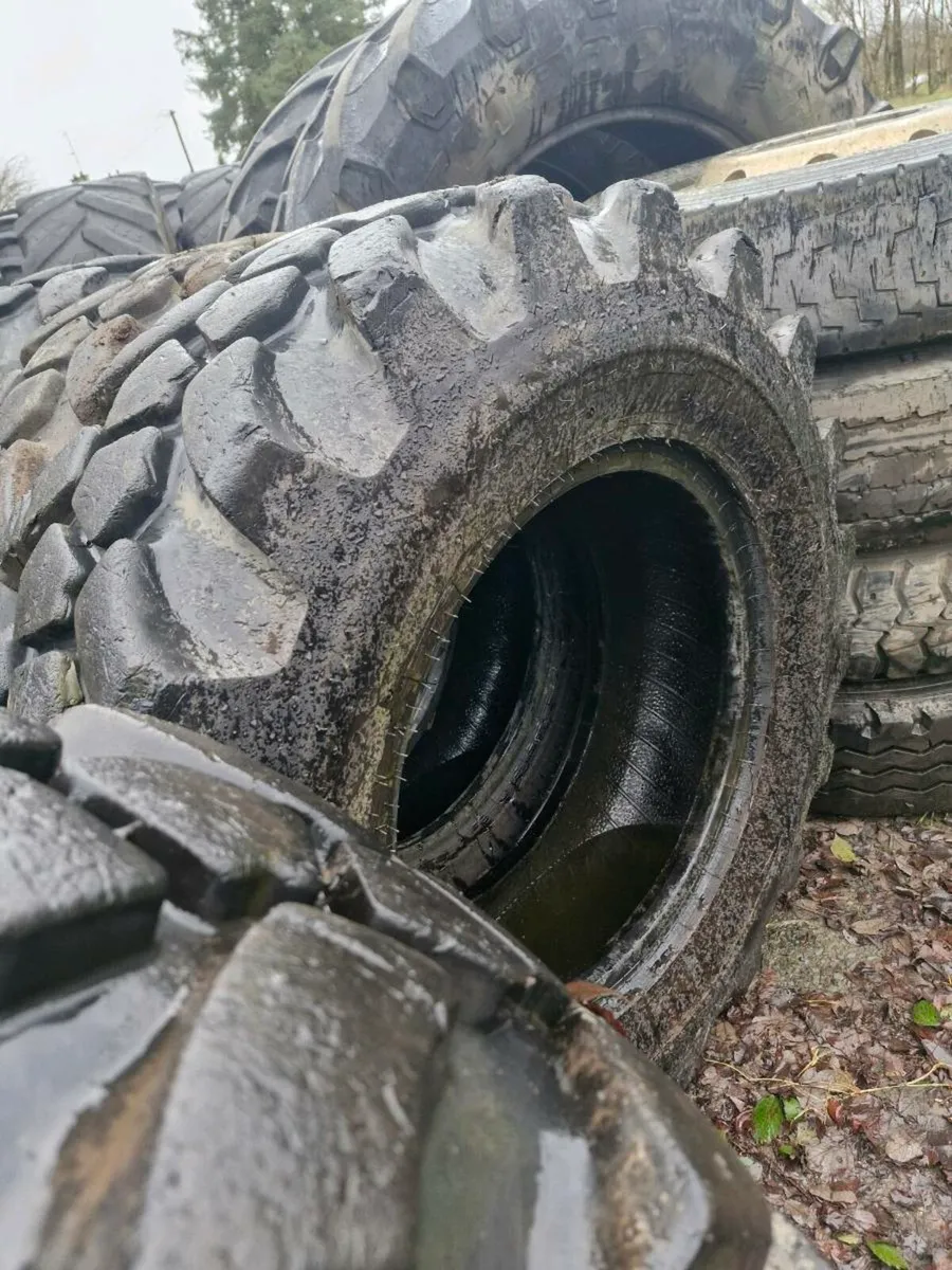 15.5 25 loader tyres 99% - Image 3