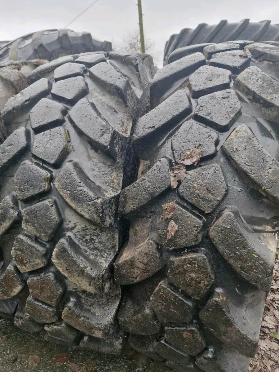 15.5 25 loader tyres 99% - Image 4