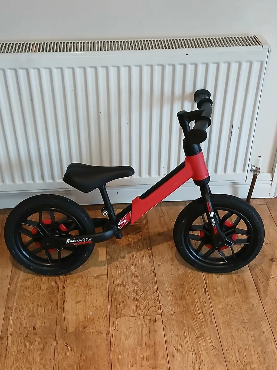 Bike, skates and kids kitchen - Image 2