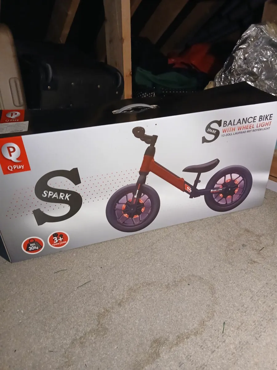 Bike, skates and kids kitchen - Image 4