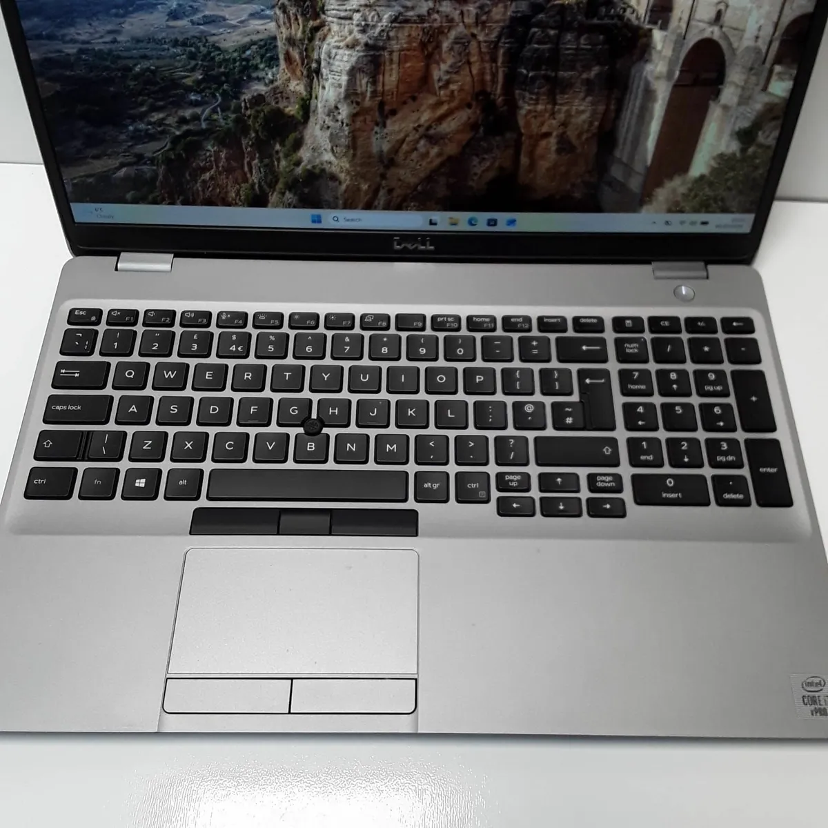 Dell Latitude 5510 | Intel Core i7-10610U | 16GB - Image 3