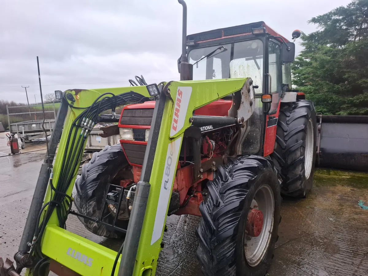 Case 895 and loader - Image 2