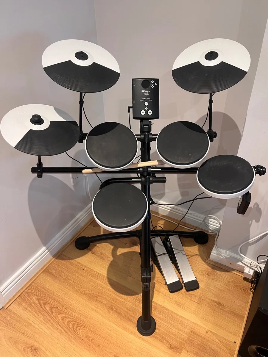 Roland TD 1K Electronic Drum Set and Sticks