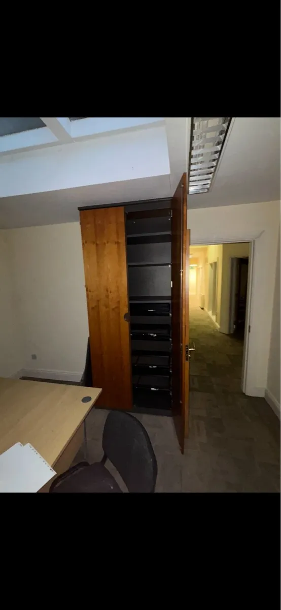 Commercial Desks - Image 4