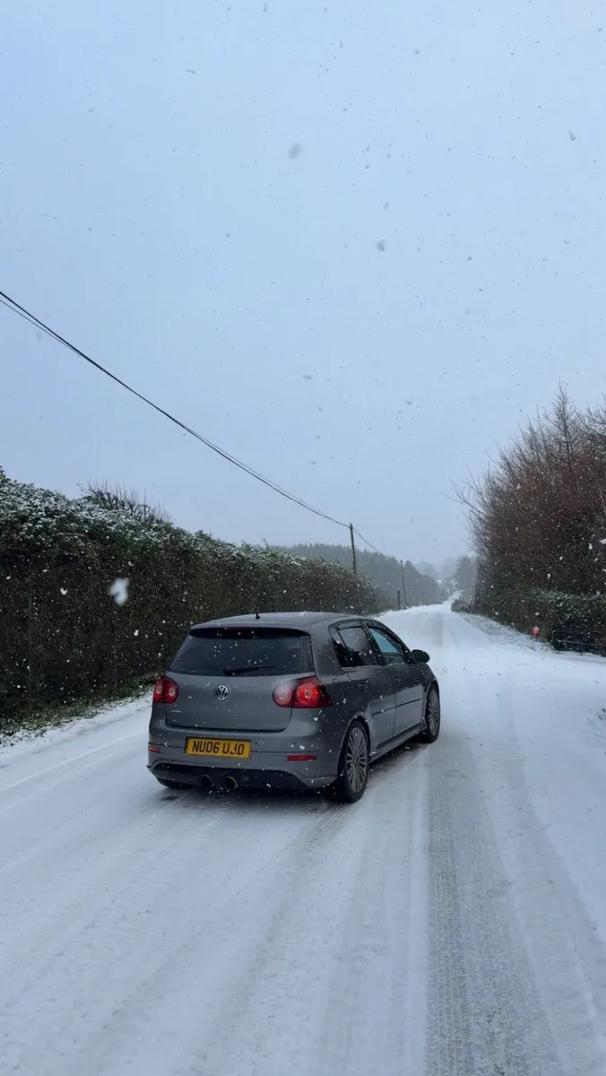 Volkswagen Golf R32 - Image 2