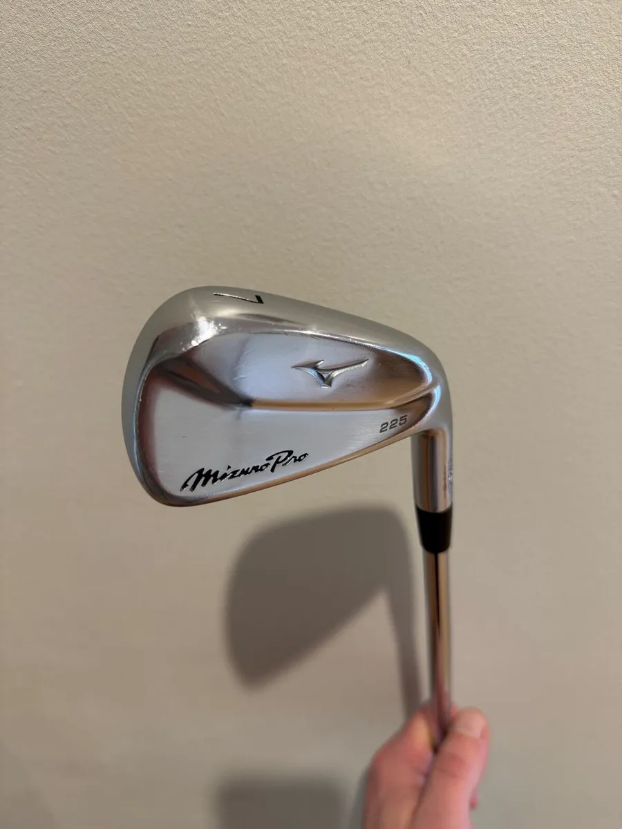 Mizuno Pro 225 Irons – 4–PW – Excellent Condition - Image 1