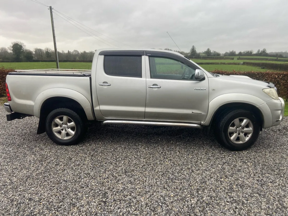 Toyota Hilux Invincible - Image 1