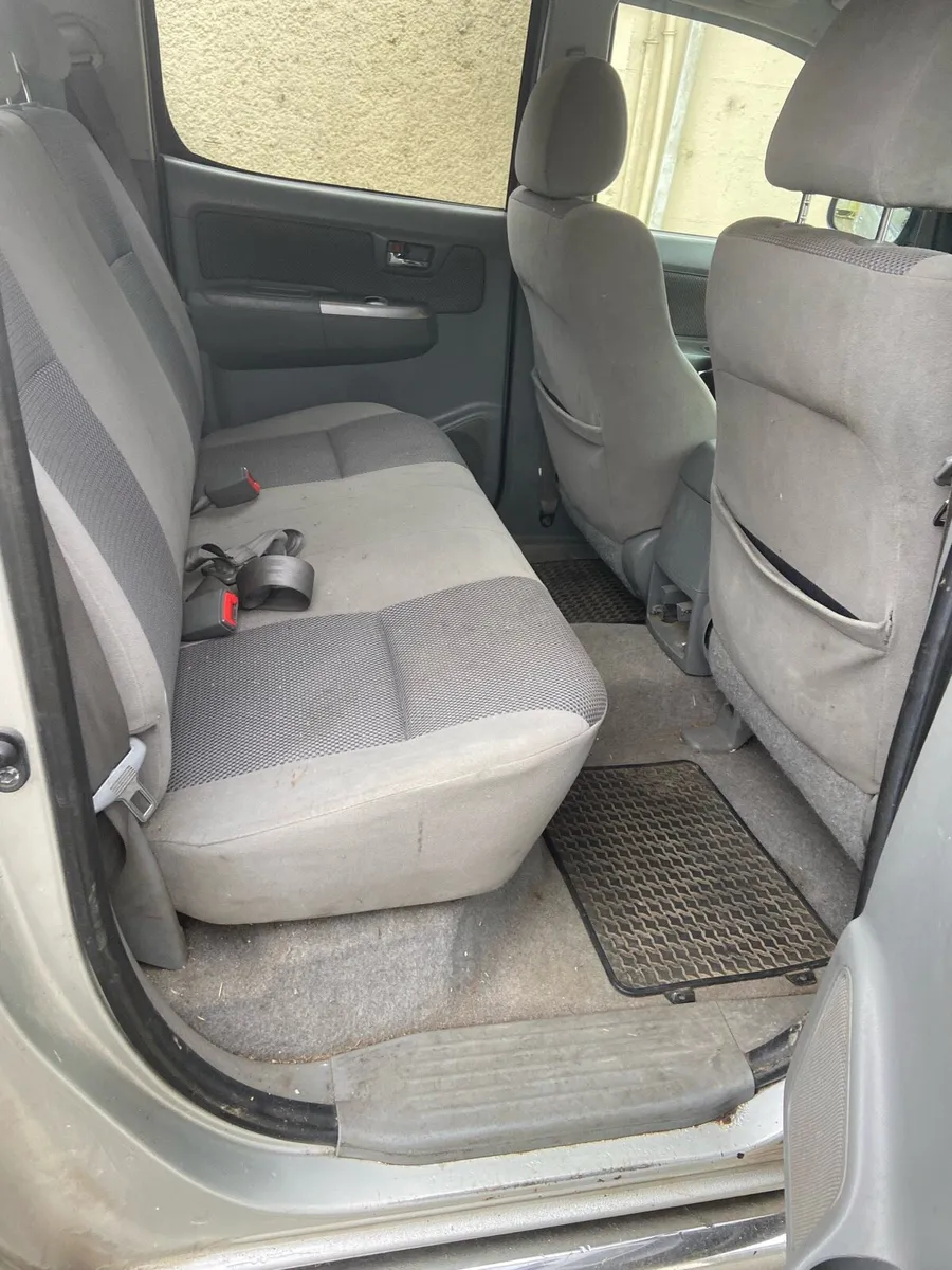 Toyota Hilux Invincible - Image 4