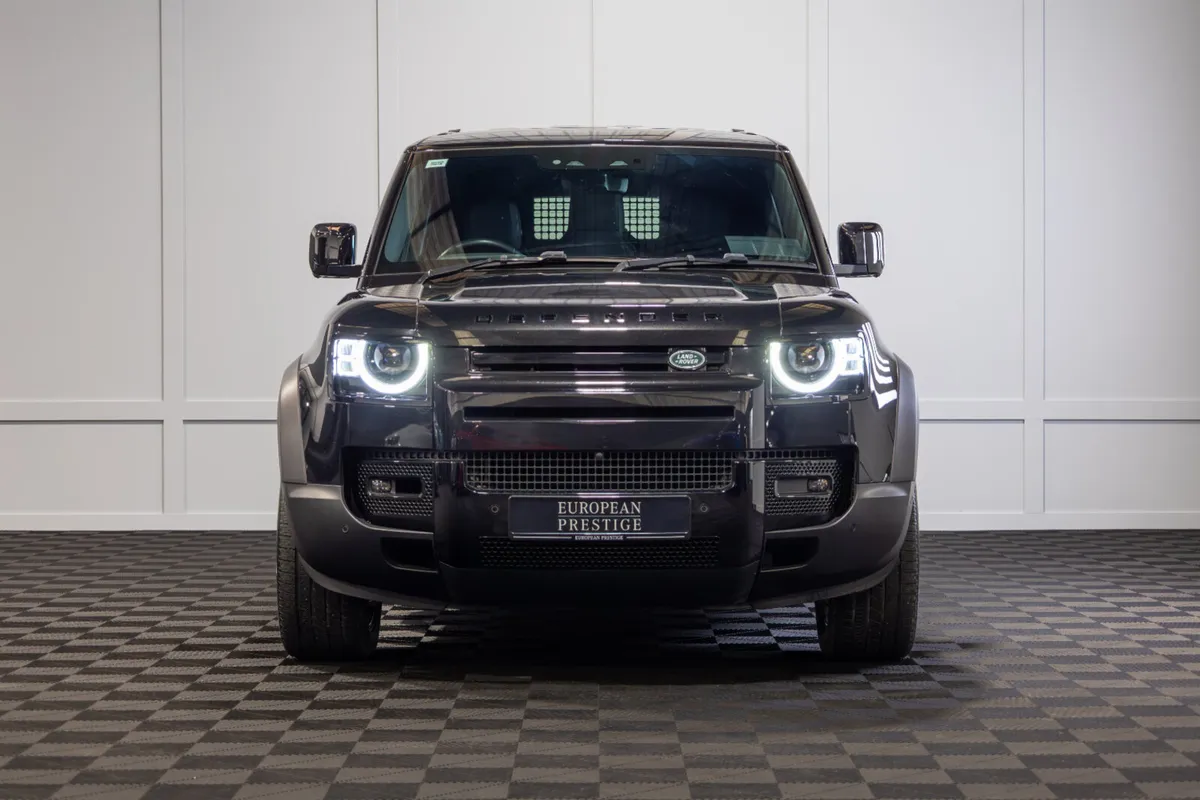 222 Land Rover Defender D300 SE 3 Seat Commercial - Image 2