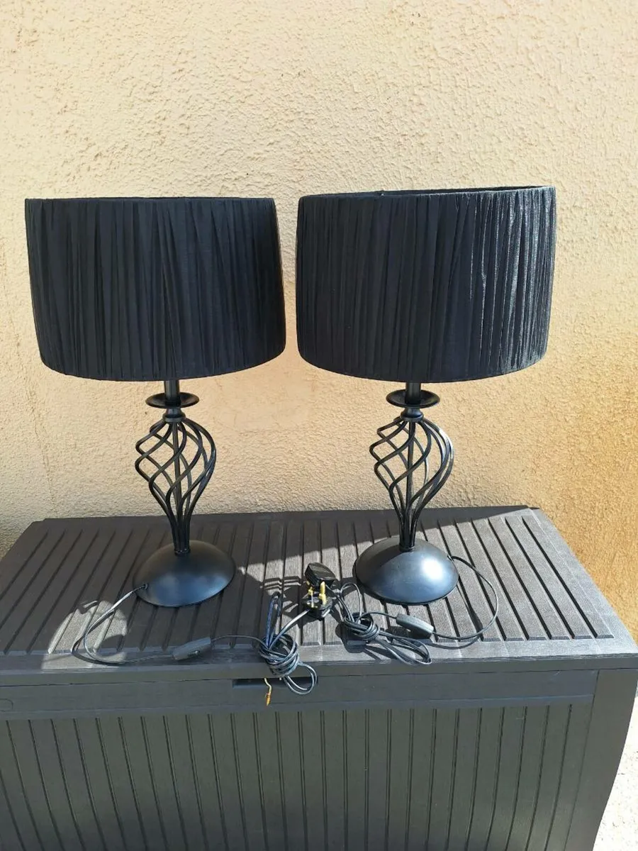 Beautiful pair of black table lamps - Image 1