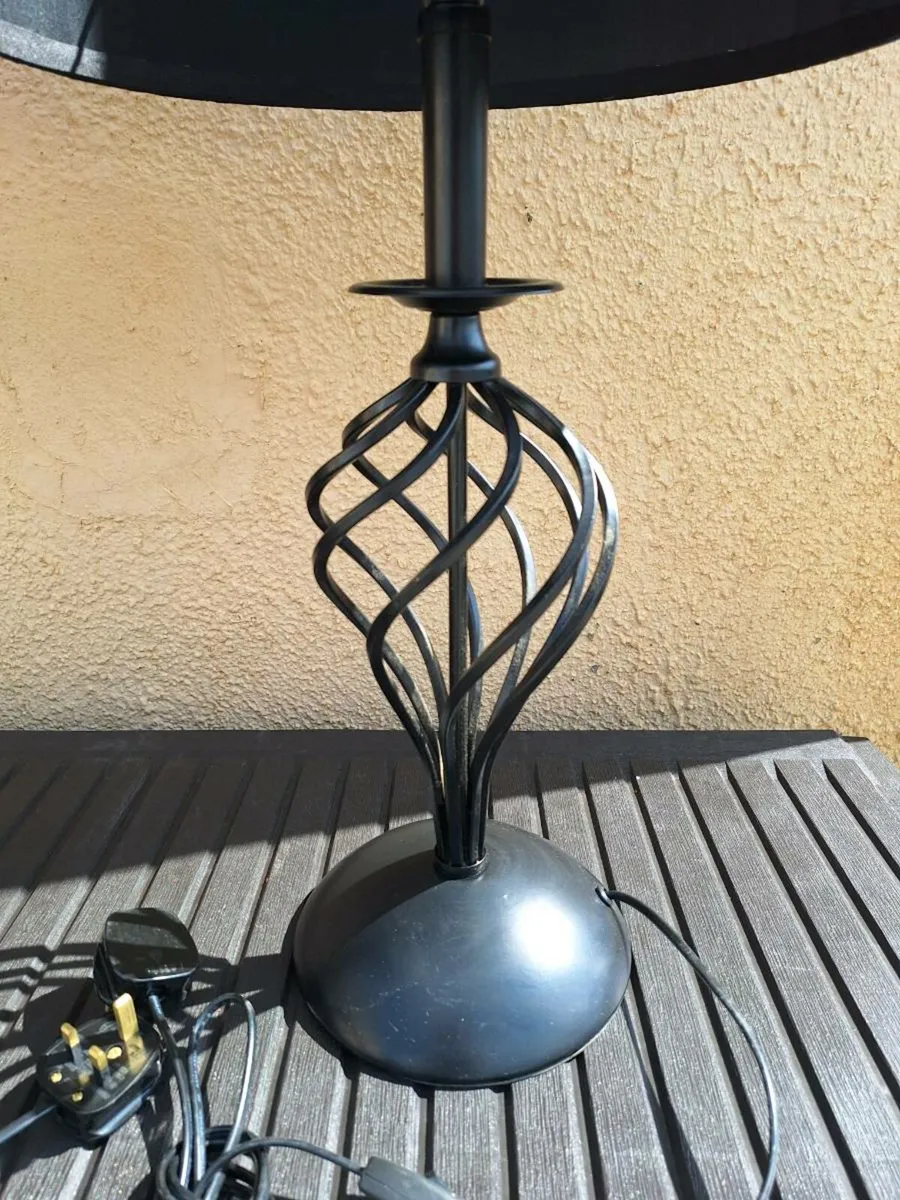 Beautiful pair of black table lamps - Image 3