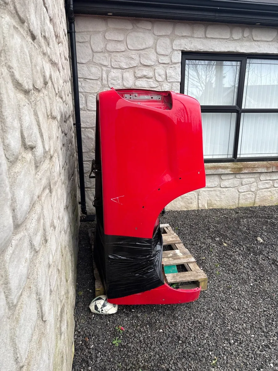 Toyota Hilux  rear tub for crew cab as new in red. - Image 1