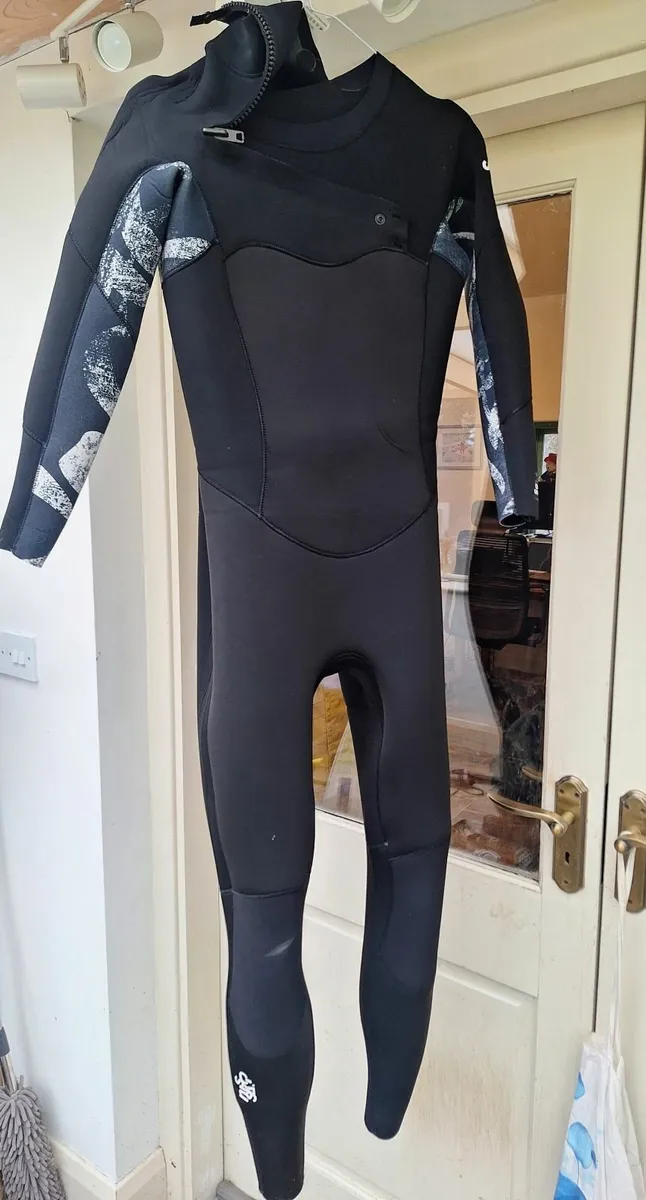 CSKINS 5/4/3 ladies wetsuit UK 12 - Image 1