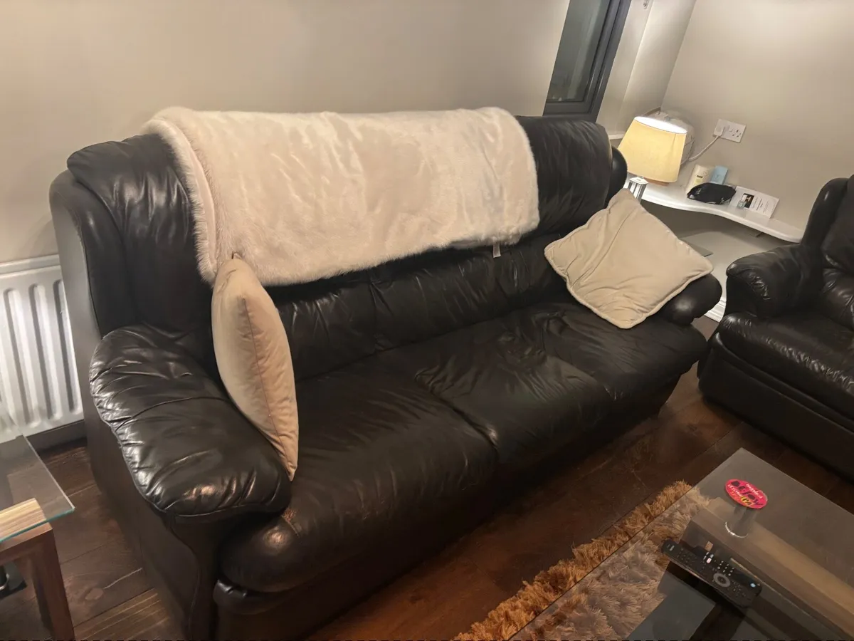 Sofa 3 piece suite - Image 2