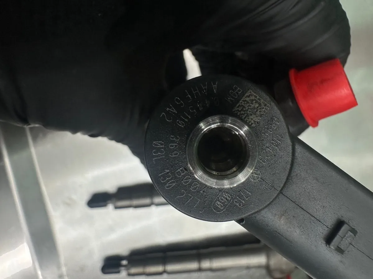 Bosch 0445110369 VAG 2.0 TDI injector (03L130277) - Image 3