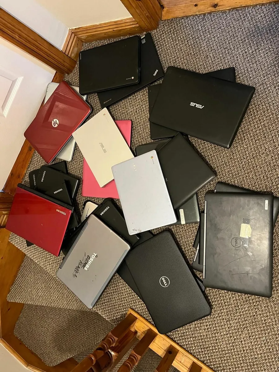 JOBLOT of 40 laptops for parts or repair - Image 2