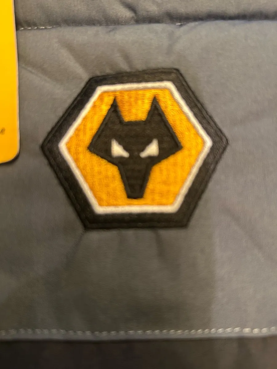 Wolves Essential padded jacket Age 8-9 - Image 3
