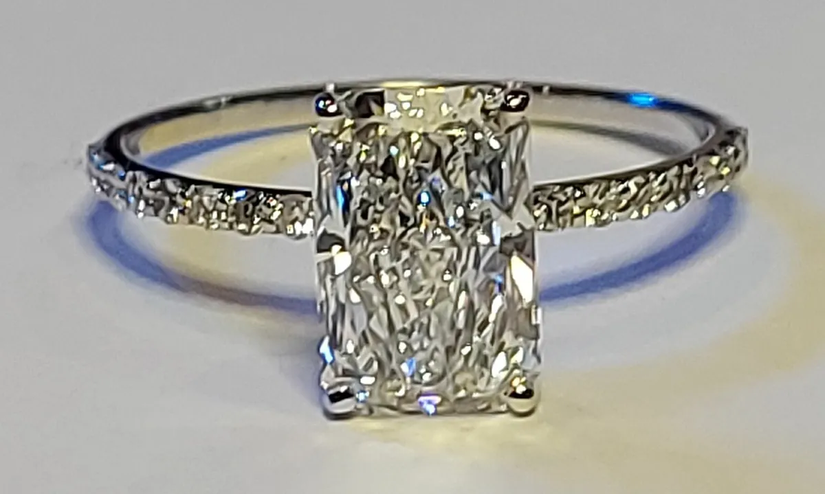 14k Gold ring with 2.09 ct Lab-Grown Diamonds IGI - Image 1