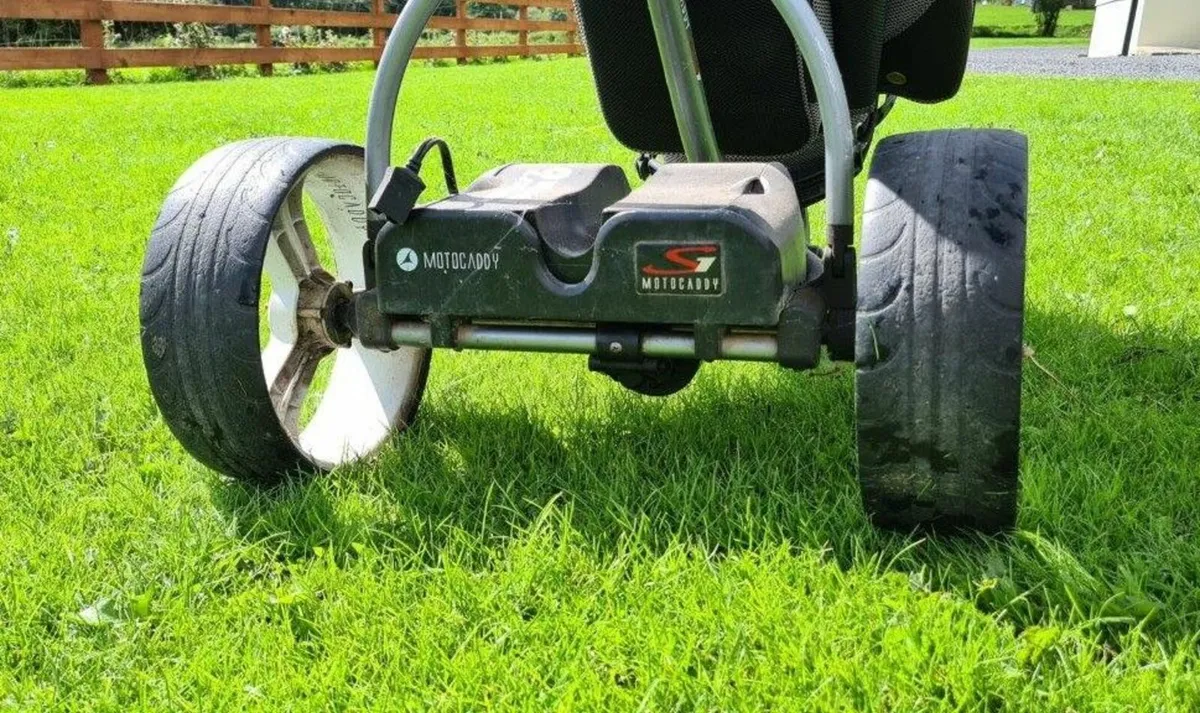 Golf Clubs, Electric Trolley & Travel Case - Image 4