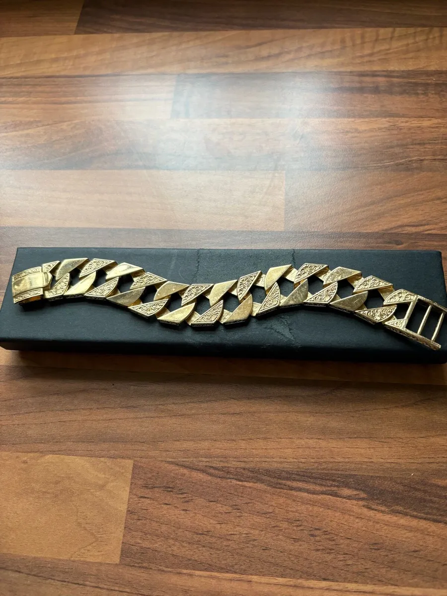 9ct gold men’s chap bracelet - Image 1