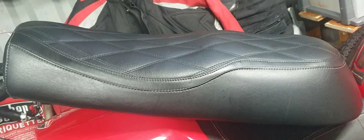 Royal Enfield Interceptor 650 custom leather seat - Image 3