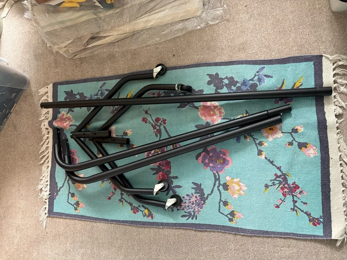 6ft clothes rail - Image 1