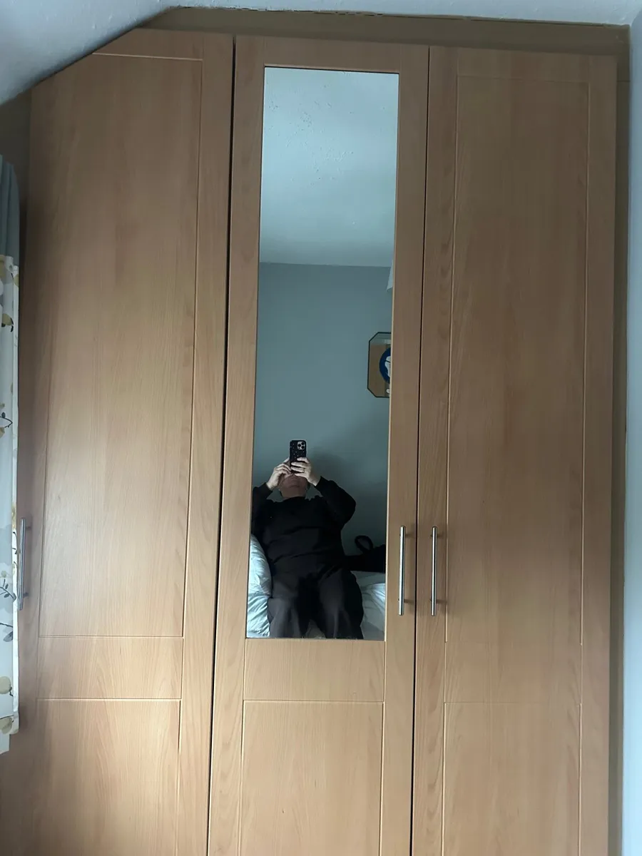 Built in wardrobe , matching single headboard incl - Image 2