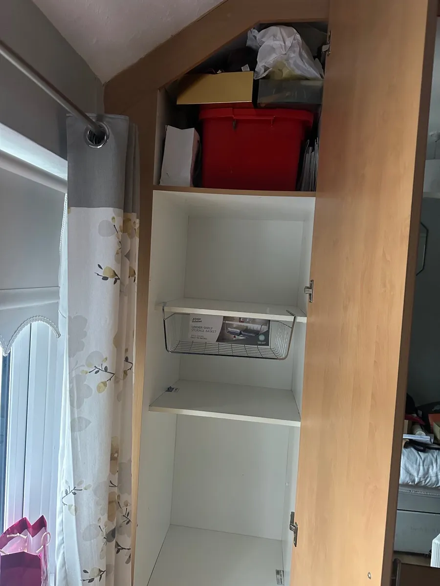 Built in wardrobe , matching single headboard incl - Image 4