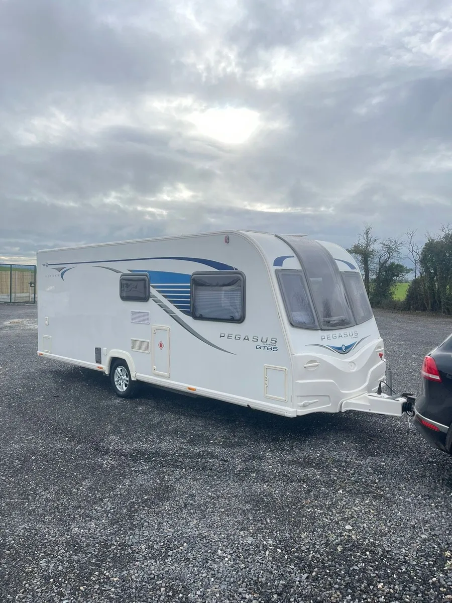 Bailey Pegasus 4 Berth Fixed Bed Caravan - Image 2