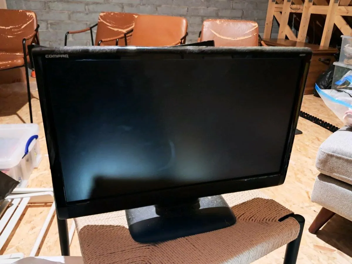 2 computer monitors - Image 2