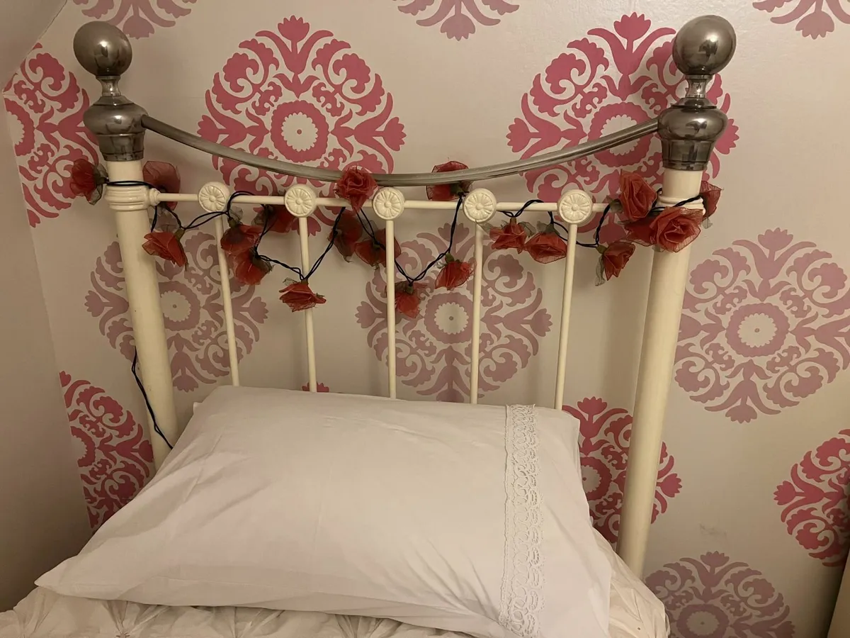 Single bed - Image 2