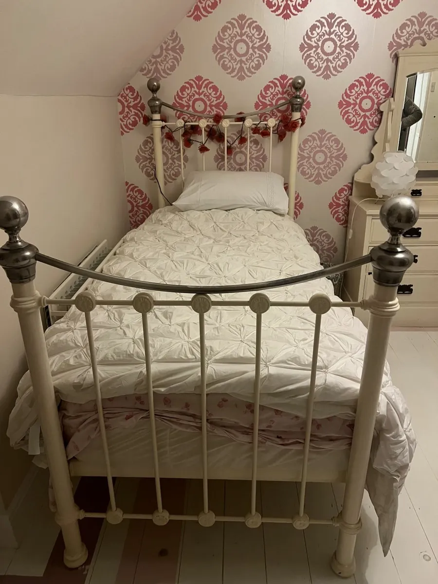 Single bed - Image 3