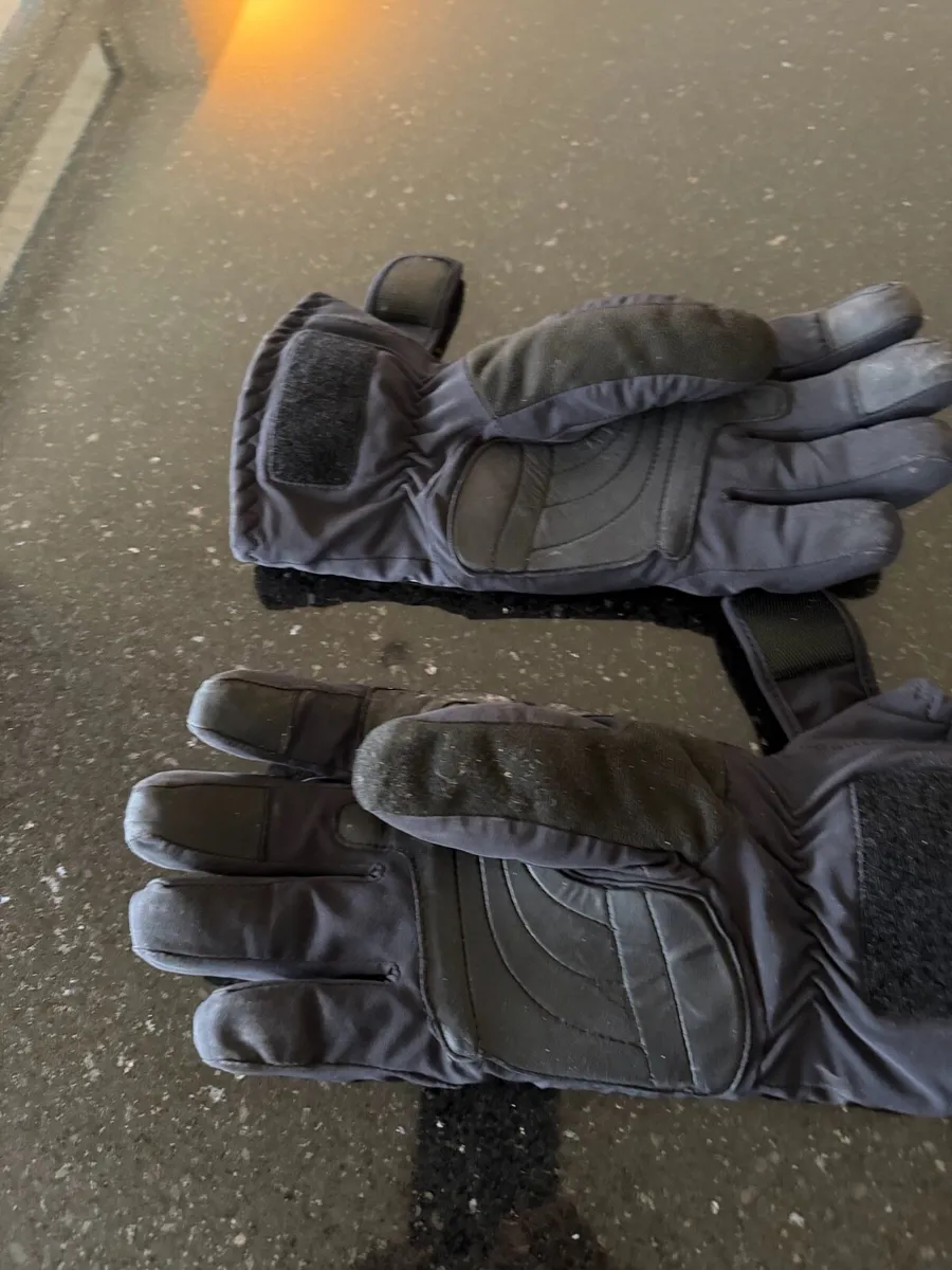 Rapha winter gloves - Image 2