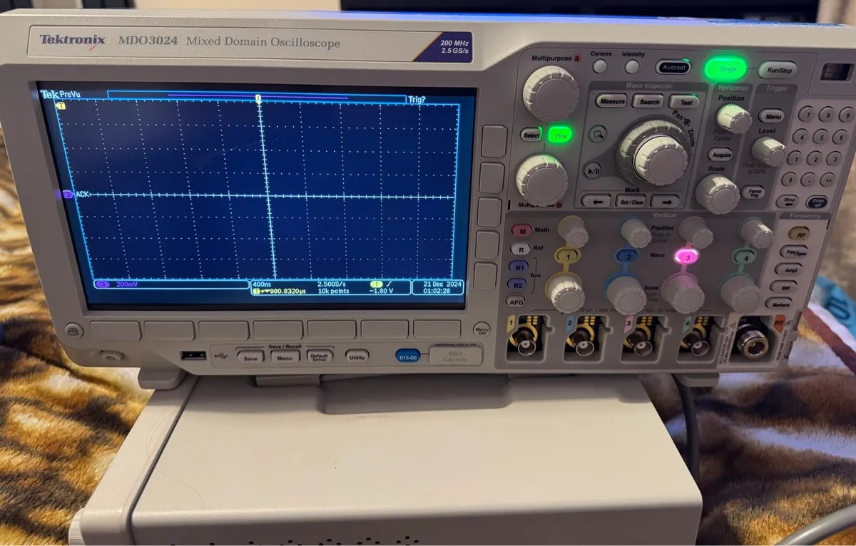Tektronix MDO3024 Oscilloscope - Image 2