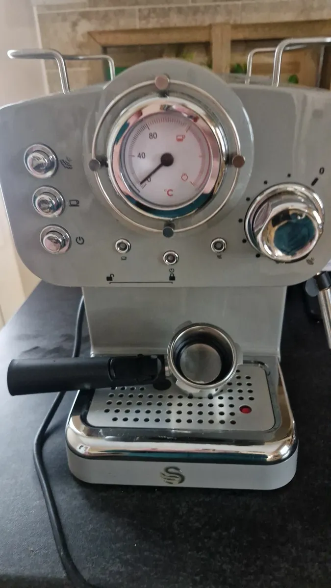 Coffee machine & accessories - Image 2