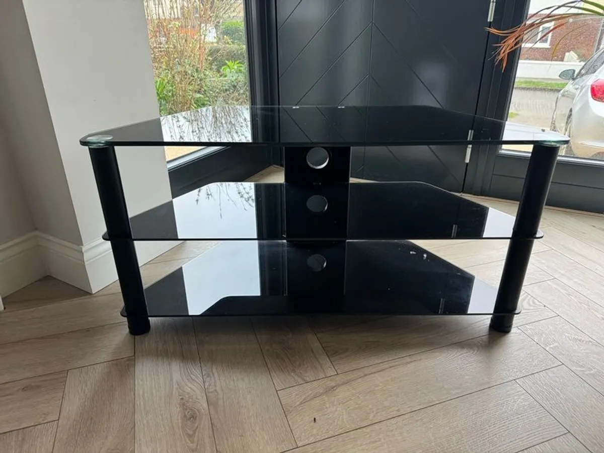 TV stand - Image 1
