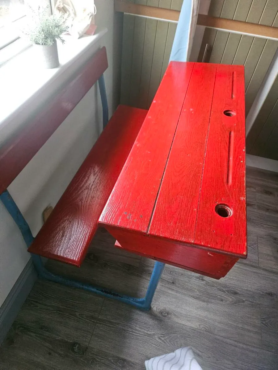 Old school desk - Image 1