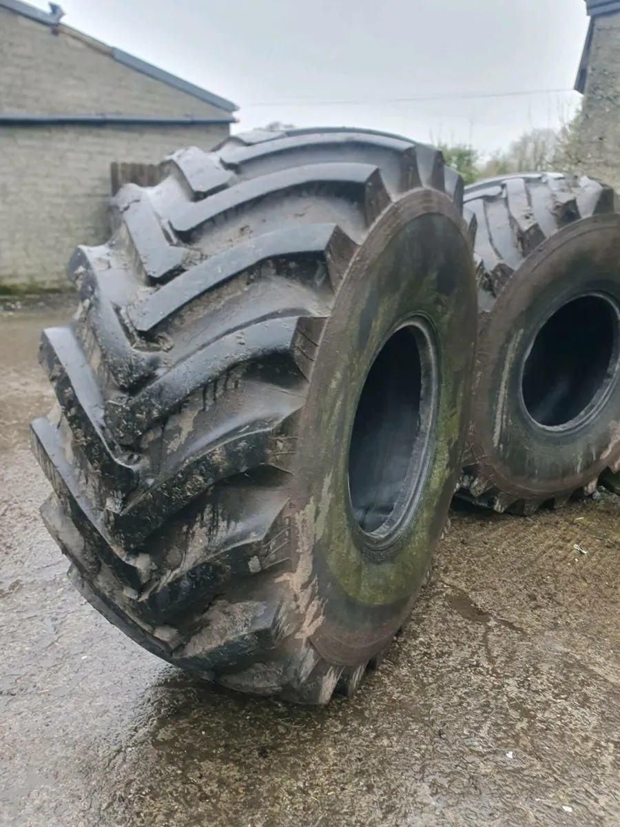 Tyres 2 × 28.1R26 - Image 2