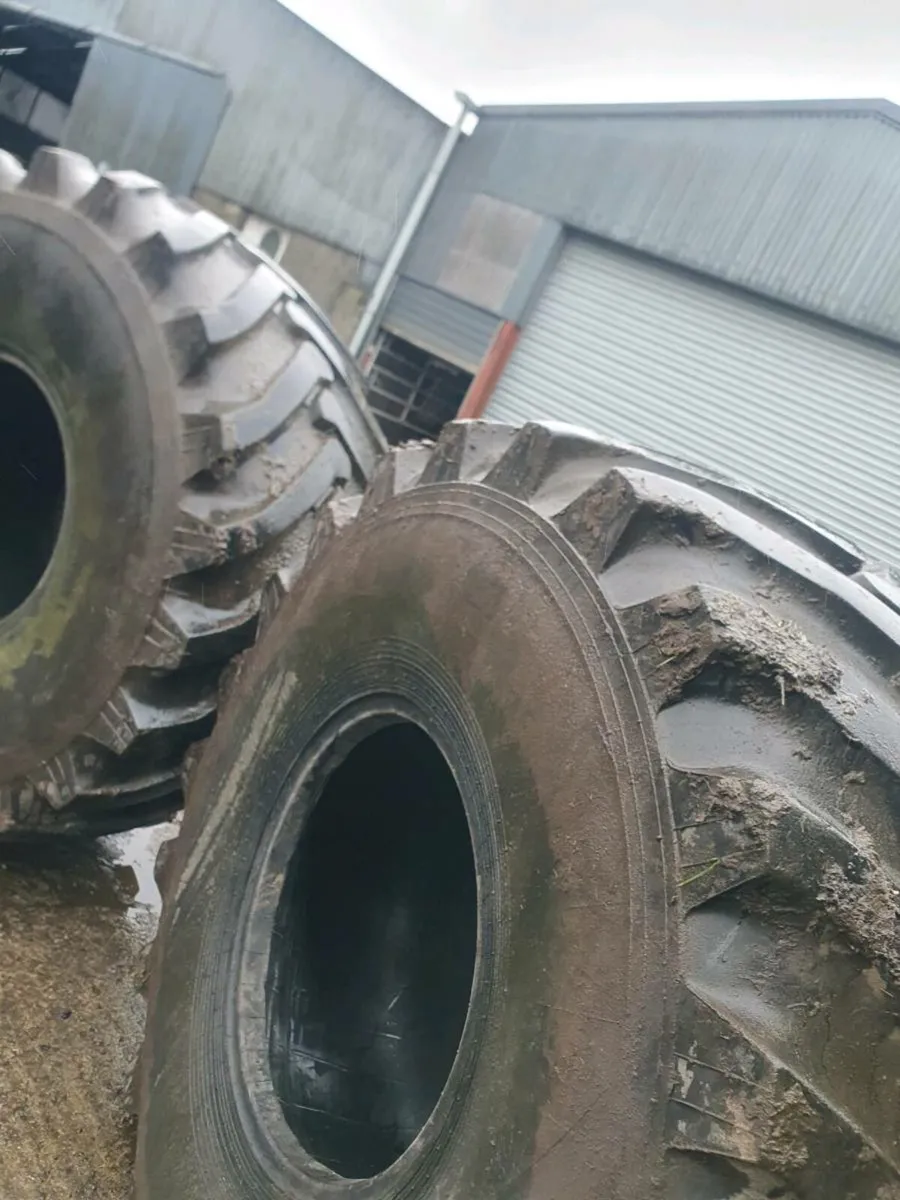 Tyres 2 × 28.1R26 - Image 3