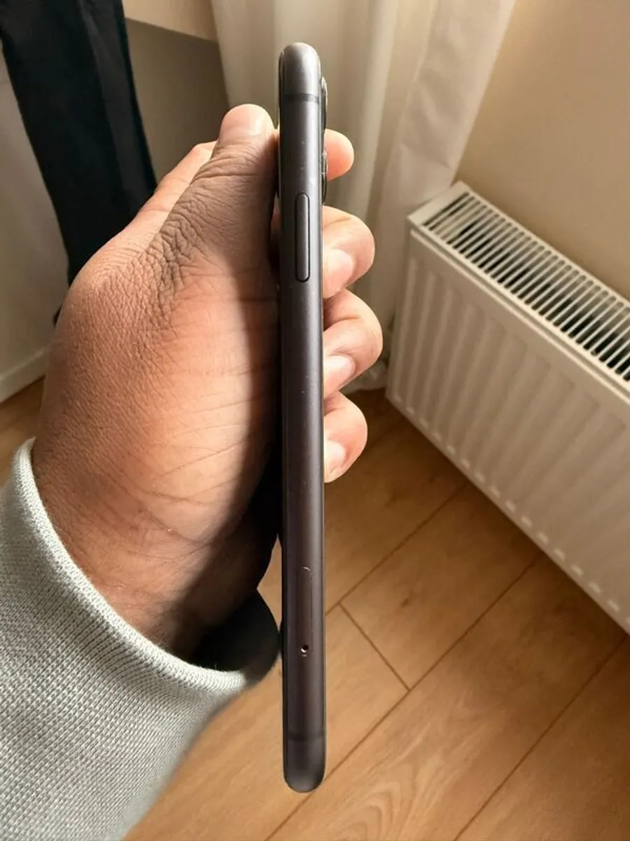 iPhone 11 64GB Black (Excellent Condition) - Image 2