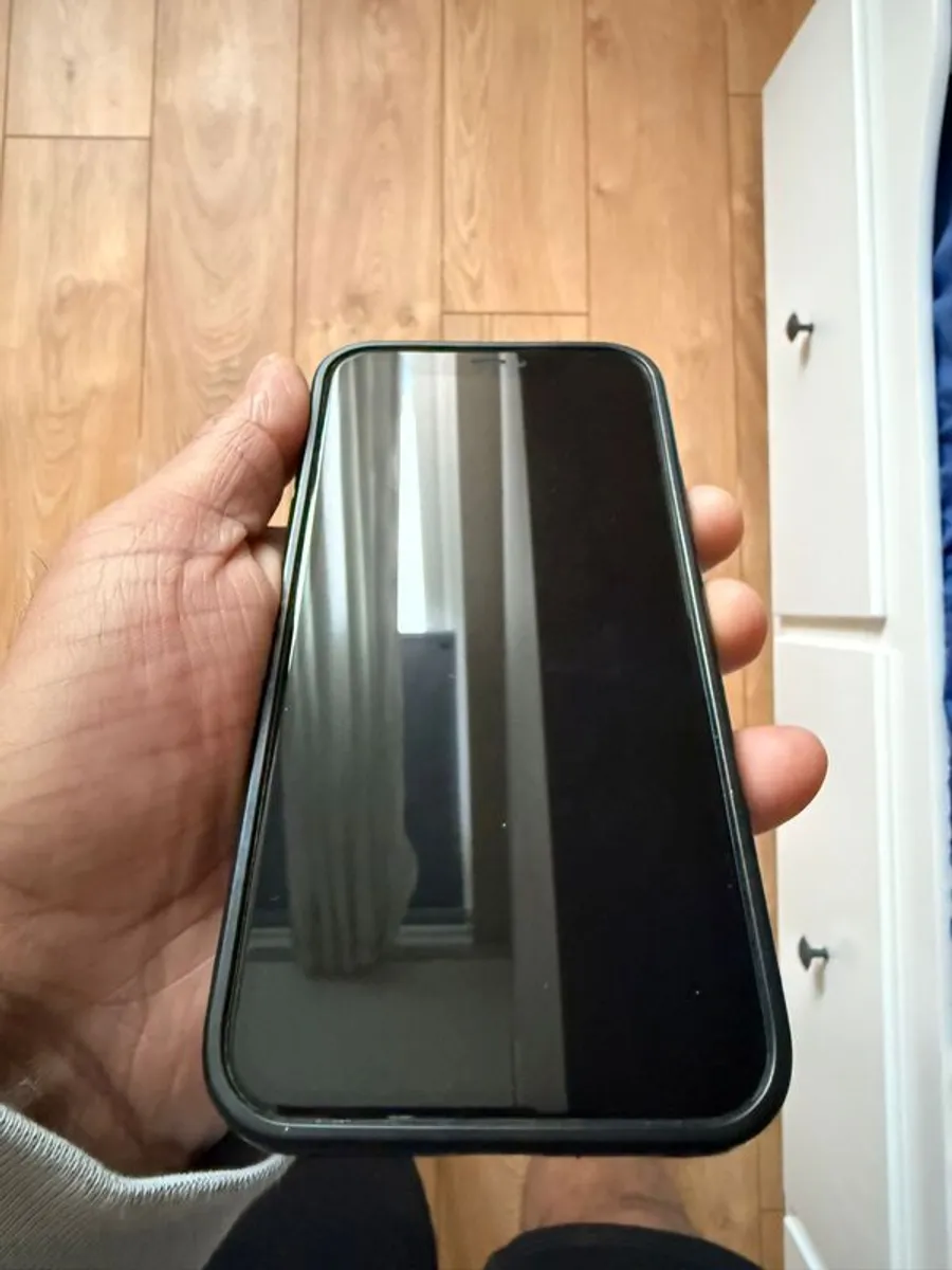 iPhone 11 64GB Black (Excellent Condition) - Image 4
