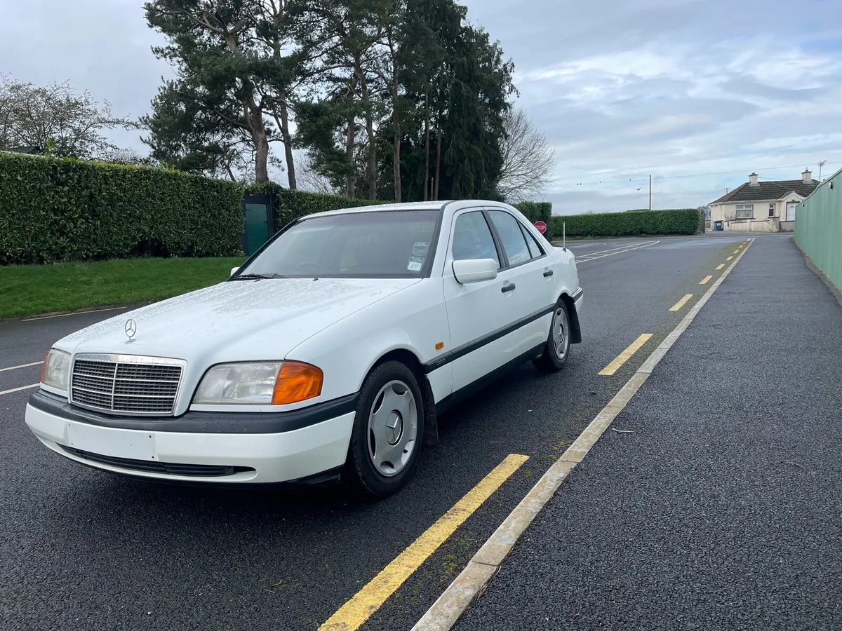 Vintage Mercedes 1995 - Image 2