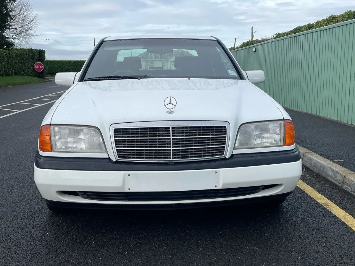 Vintage Mercedes 1995 - Image 1