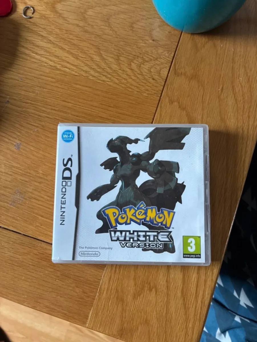 Pokemon white version Nintendo DS + original box - Image 1
