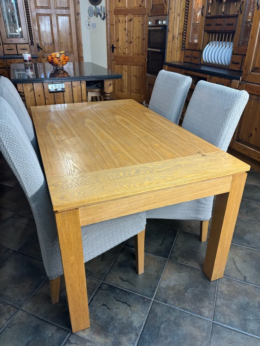 Kitchen table - Image 1