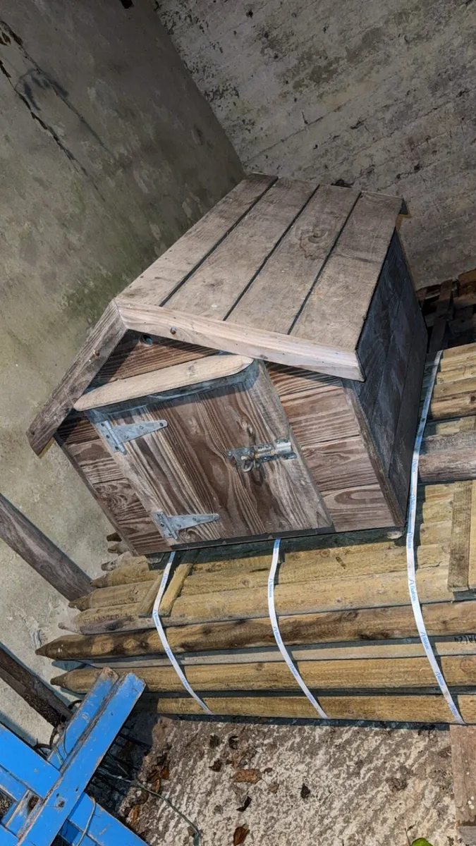 Dog kennel - Image 1