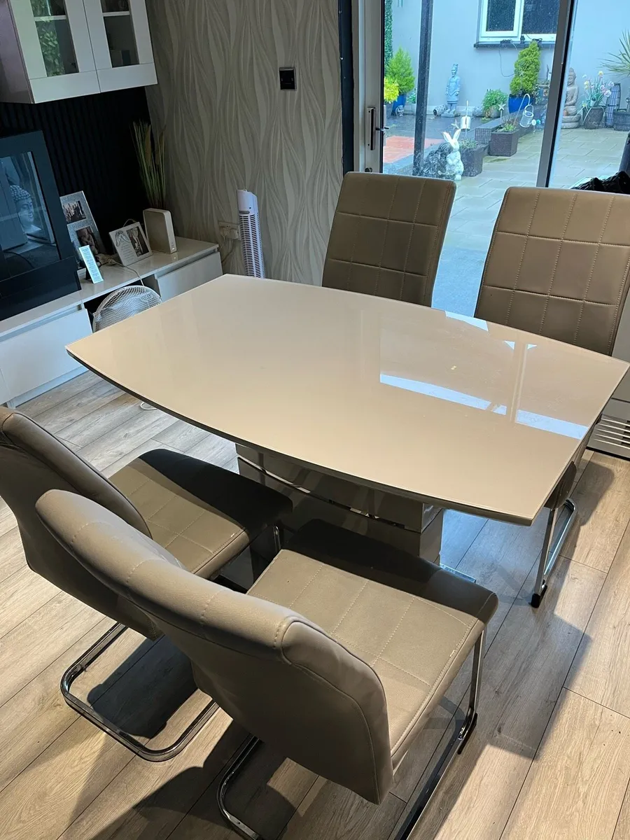 Kitchen table and chairs and glass unit - Image 4